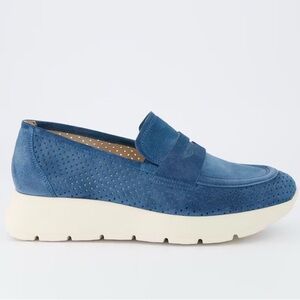 Blue leather LOAFER Brand New in Box Women’s US sizes